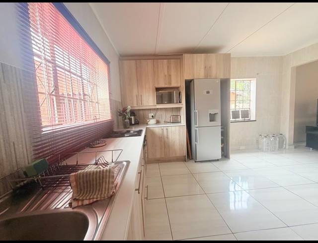 3 BEDROOM HOUSE FOR SALE IN VANDERBIJLPARK CW 5